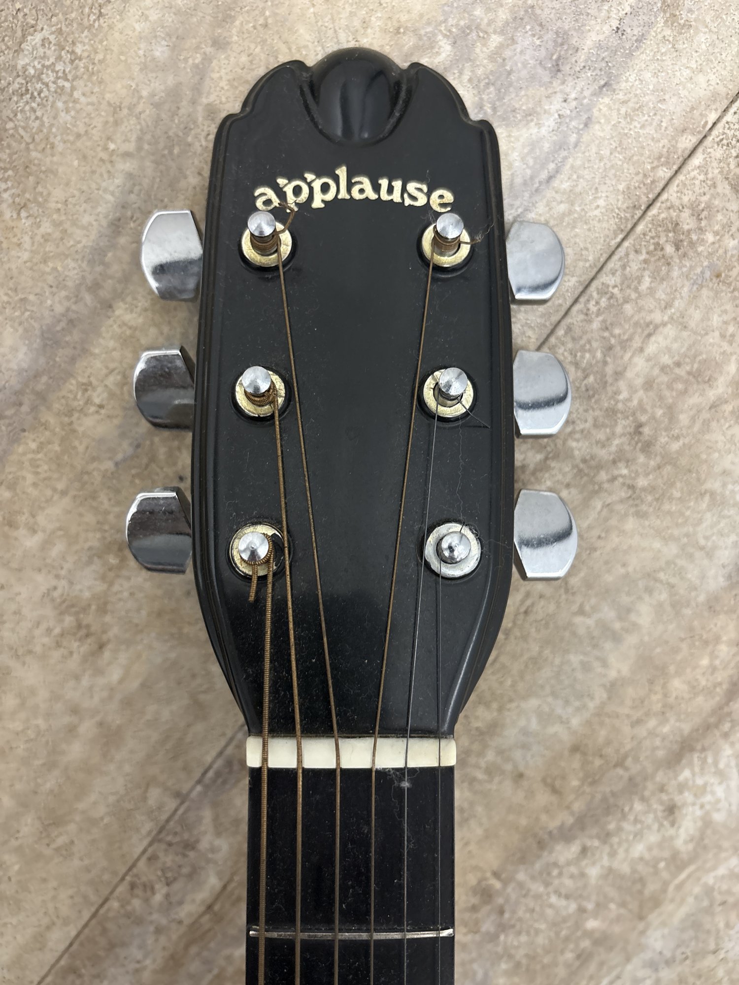 Applause  - Applause by Ovation Guitar  - Excellent used condition - photo 4