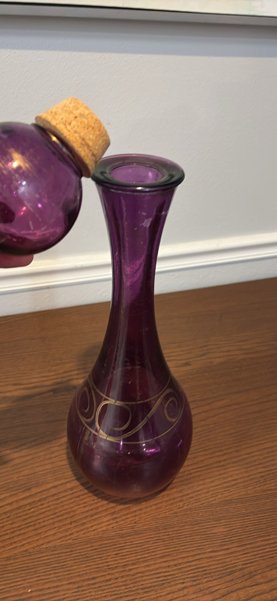Blown Glass - 21’ high Vintage Purple Glass Decanter with Round Stopper - Good used condition - photo 3