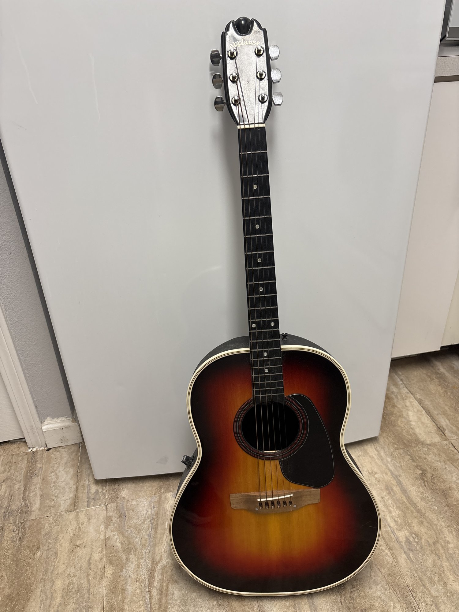 Applause  - Applause by Ovation Guitar  - Excellent used condition - photo 2